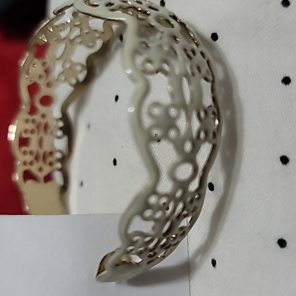Veil (Metal cutout pattern) Hoop Earrings (11) - Picture 6 of 8
